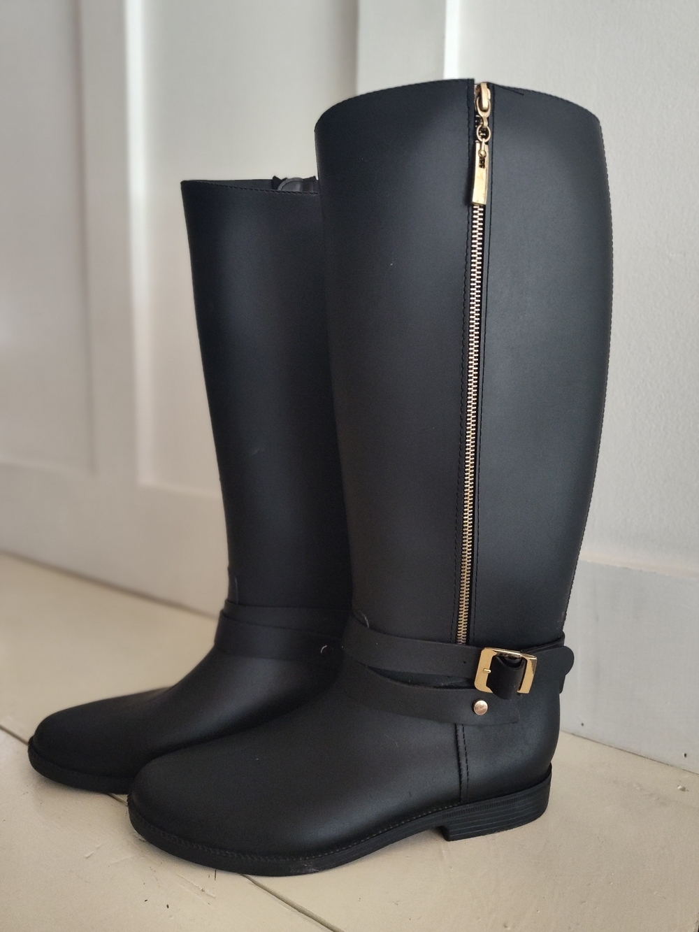 Dirty Laundry Women's Black Rubber Rain Boots with Gold Hardware | Sz 10
